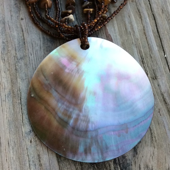 Gorgeous Shell Statement Necklace - Picture 4 of 6